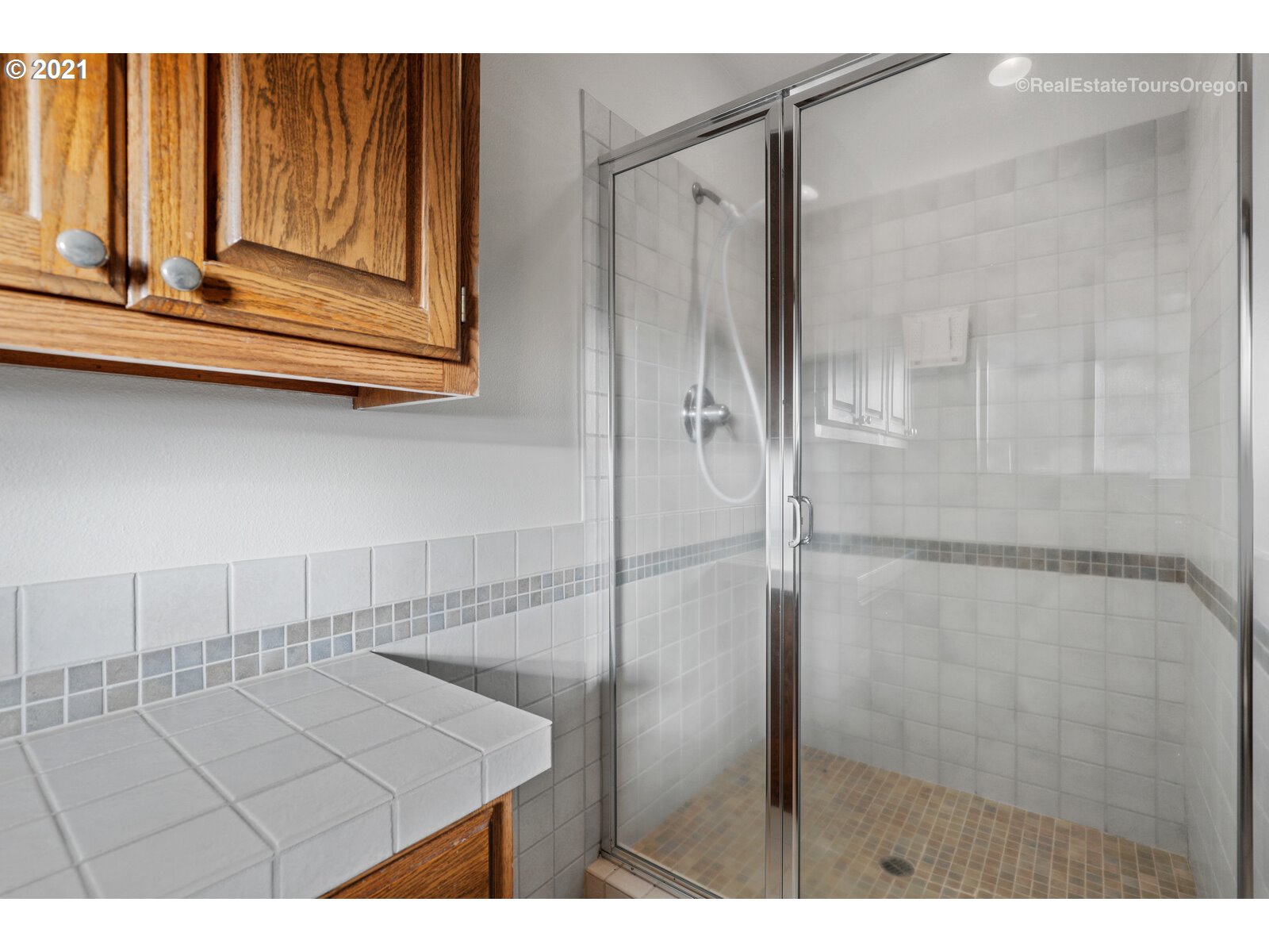 16361 Southeast Bartel Road Boring, OR 97009 - Photo 14 of 32 a bathroom with a tub and shower