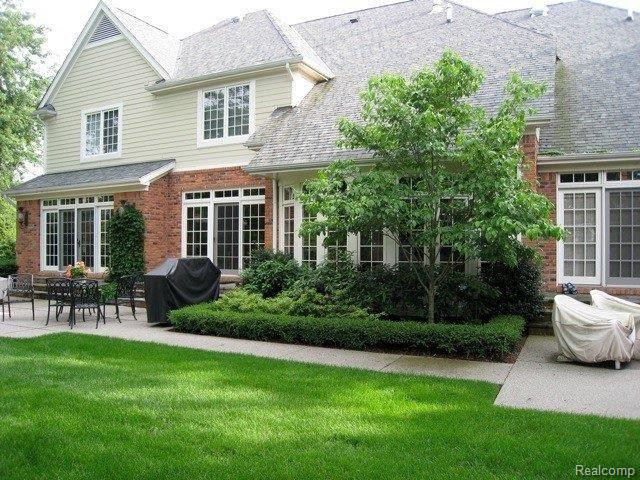 16 Provencal Road Grosse Pointe, MI 48236 - Photo 3 of 19 Patio and Rear