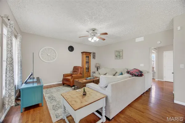 $395,900 | 41 Prairie Lane, Iberia, MO 65486