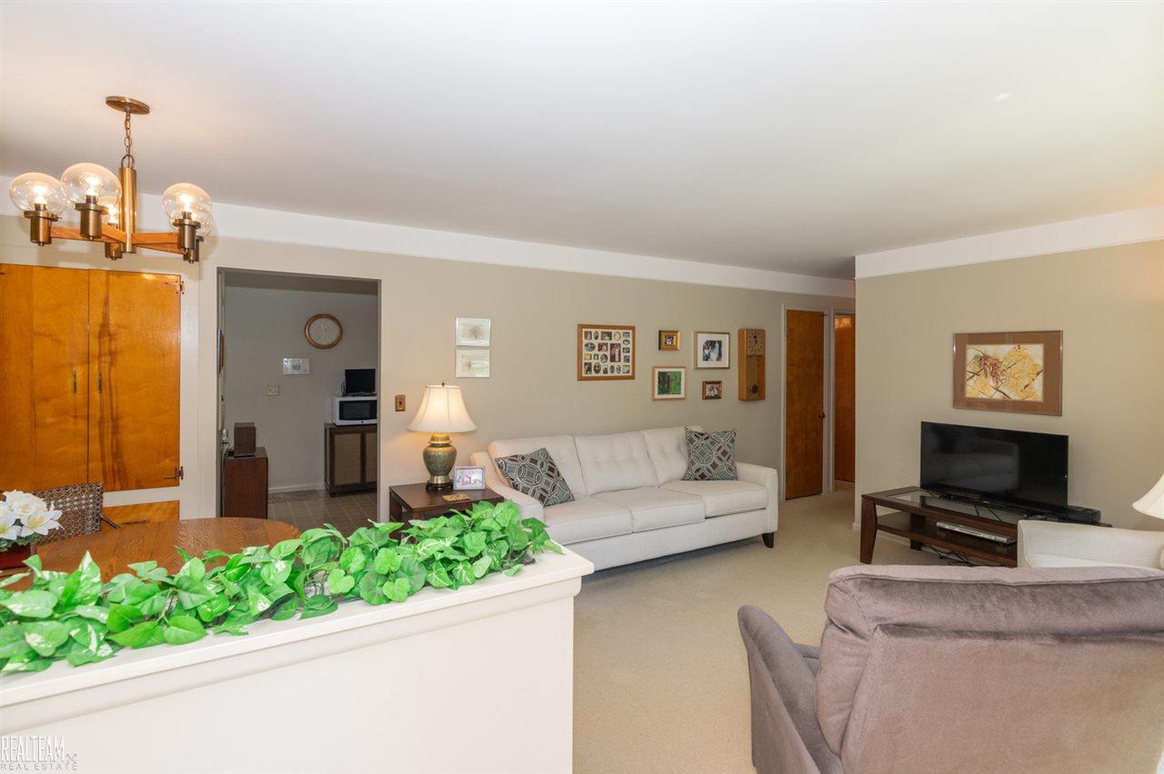 1251 Sycamore Drive Rochester, MI 48307 - Photo 3 of 18 31388588-2.JPG