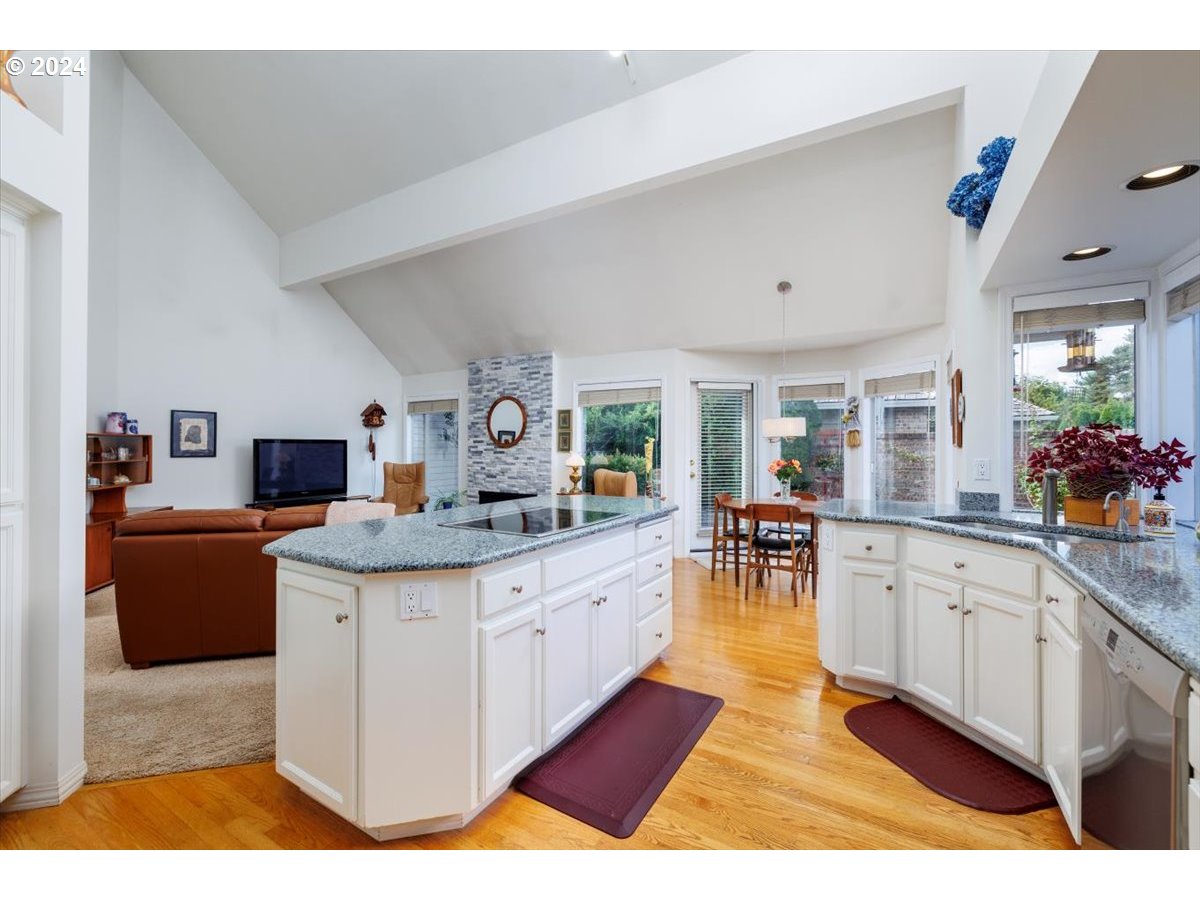 7305 Southwest Fairway Loop Wilsonville, OR 97070 - Photo 14 of 43 Gallery Image 14