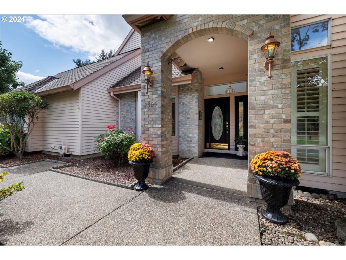 7305 Southwest Fairway Loop Wilsonville, OR 97070 - Photo 3 of 43 Gallery Image 3