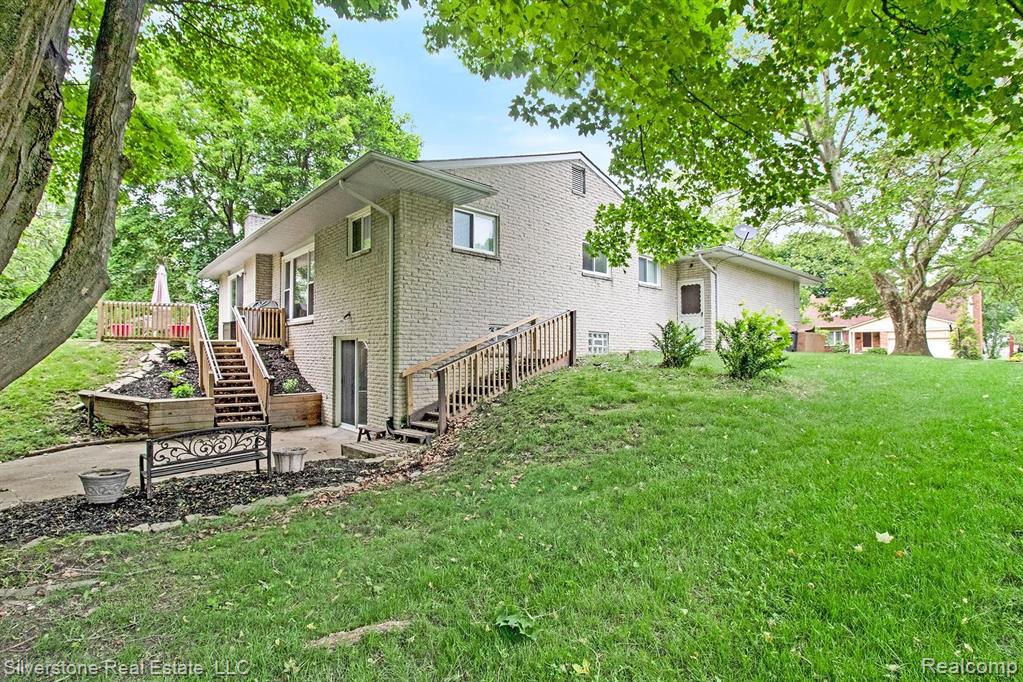 16527 Riverside Street Livonia, MI 48154 - Photo 34 of 42 Gallery Image 34