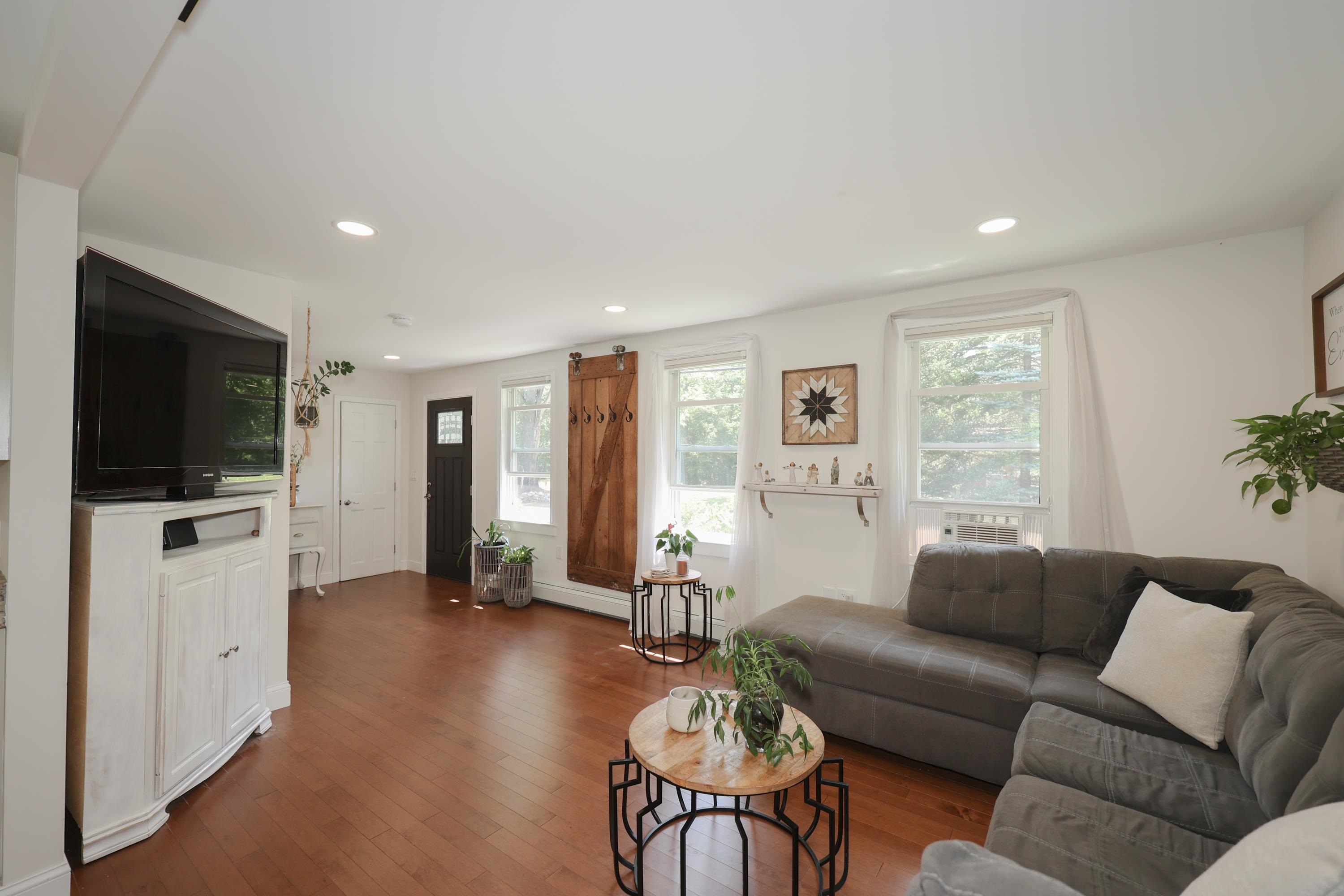 209 North Amherst Road Bedford, NH 03110 - Photo 11 of 40