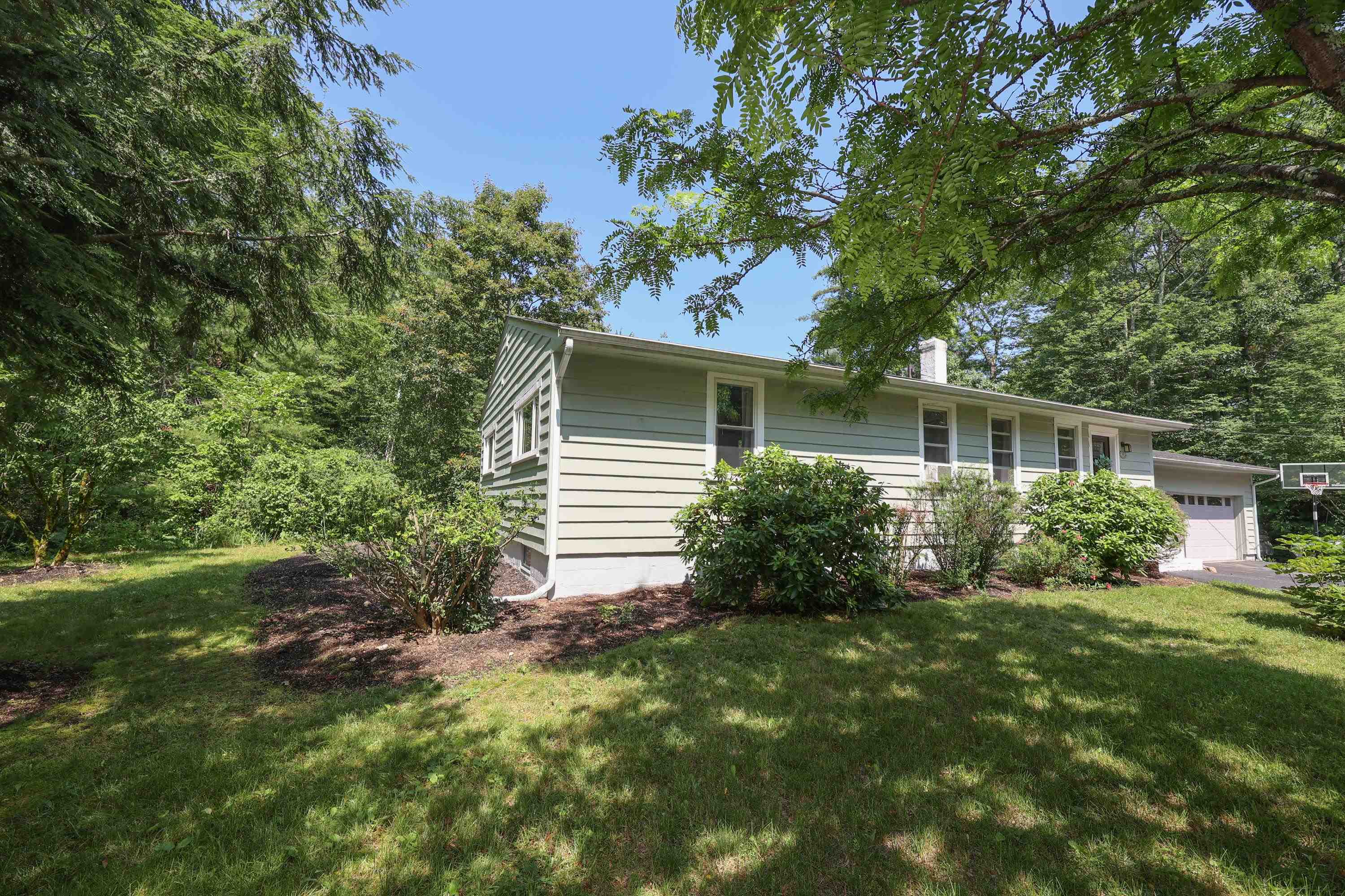 209 North Amherst Road Bedford, NH 03110 - Photo 29 of 40