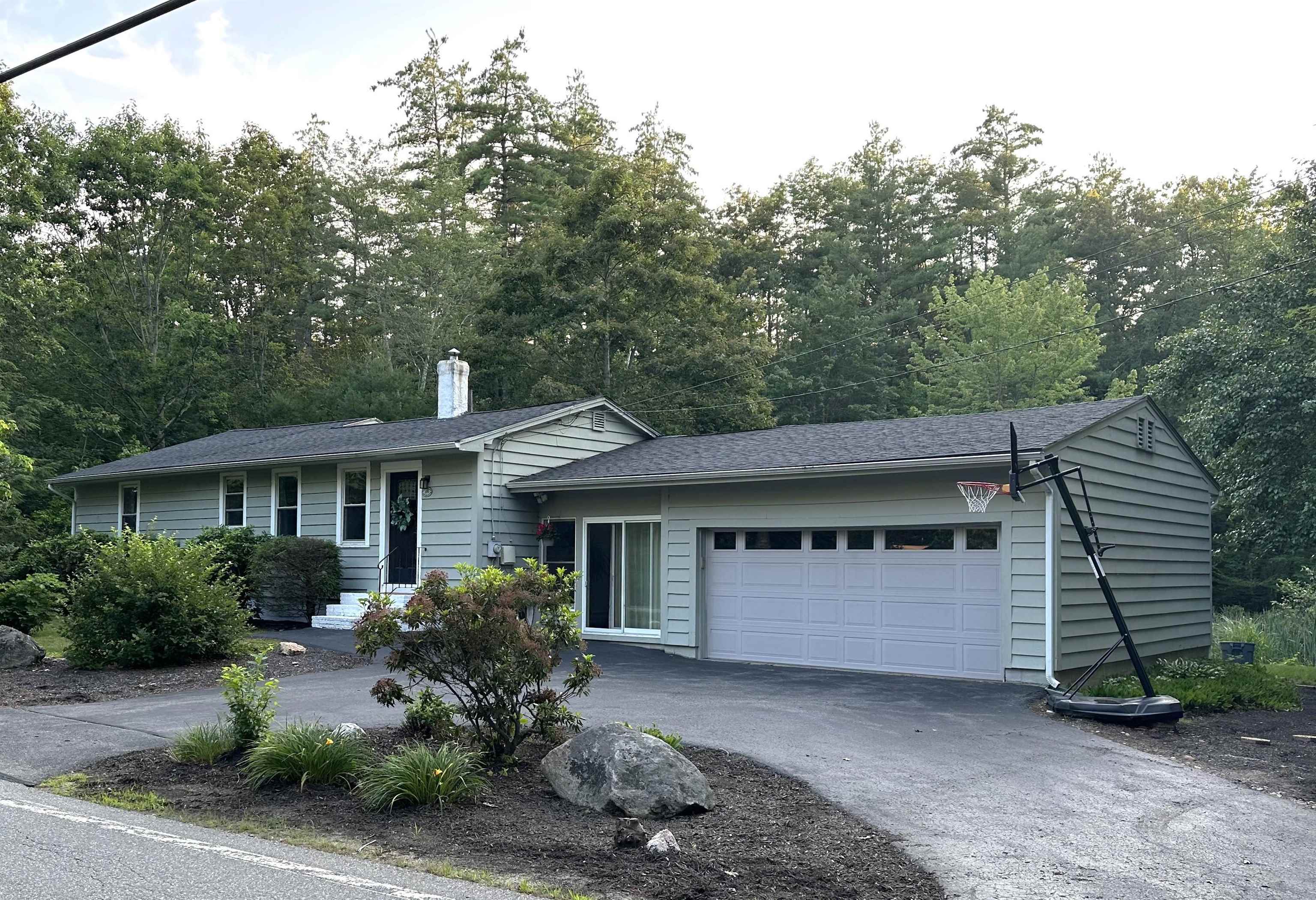 209 North Amherst Road Bedford, NH 03110 - Photo 30 of 40