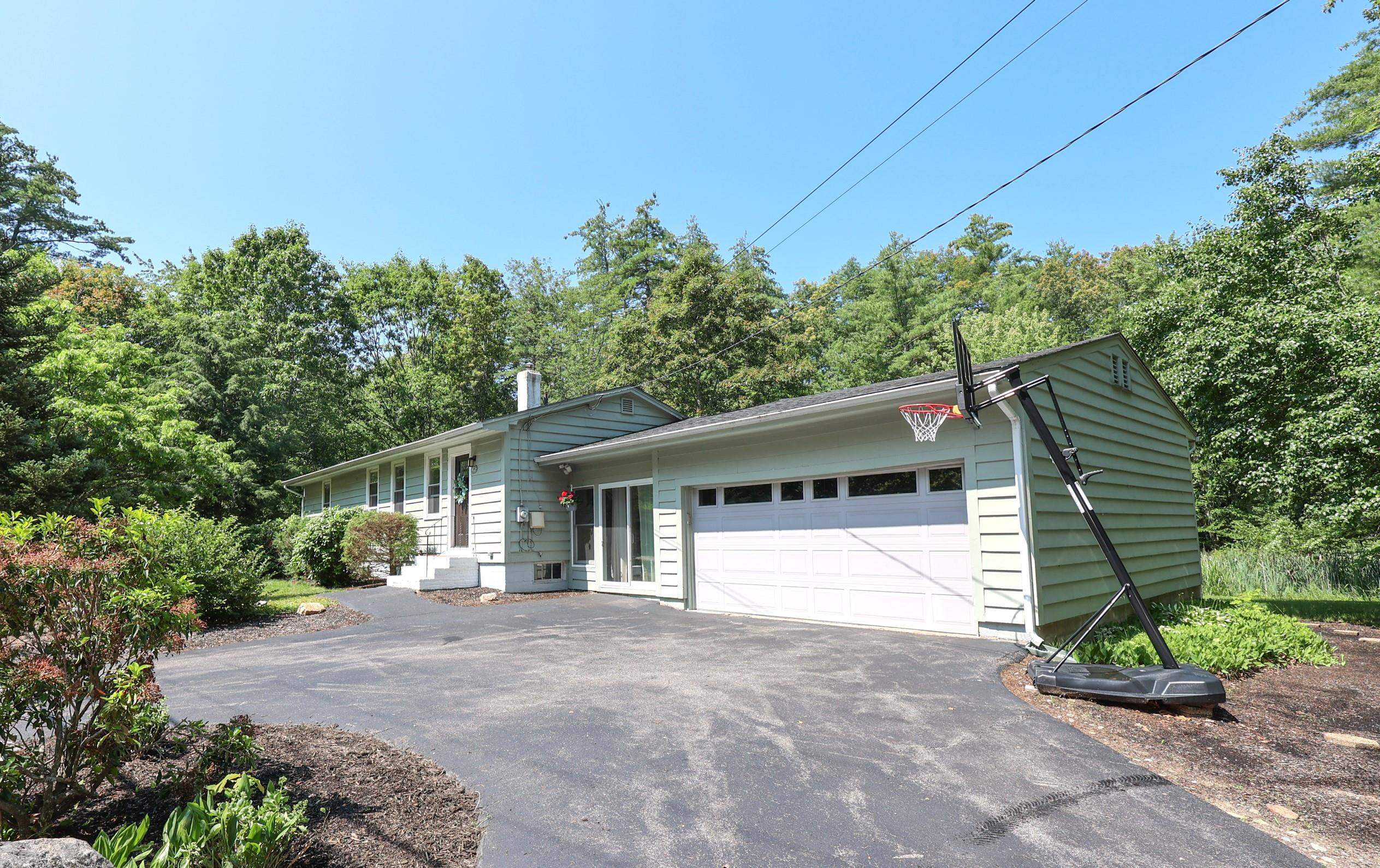 209 North Amherst Road Bedford, NH 03110 - Photo 32 of 40