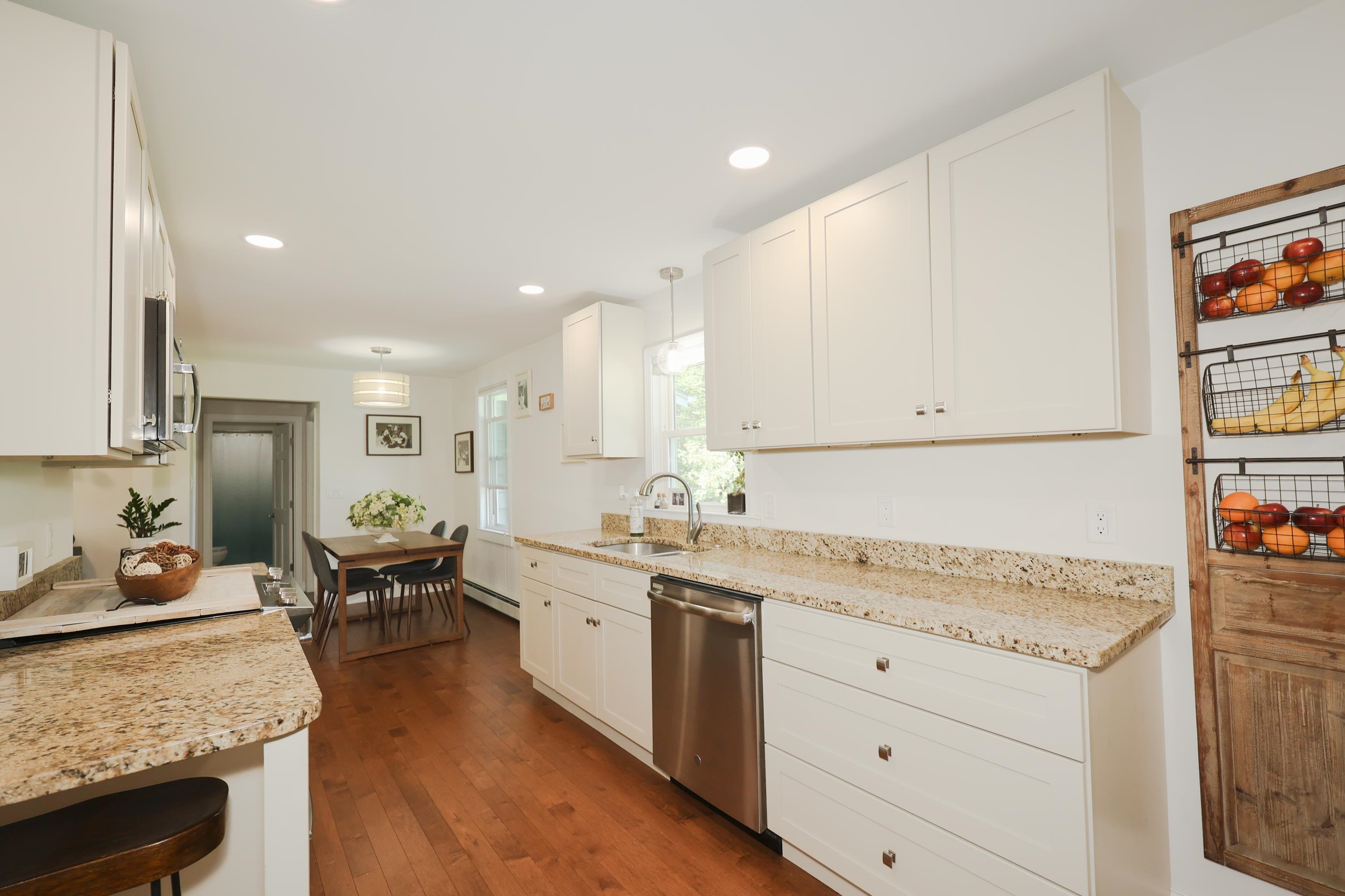 209 North Amherst Road Bedford, NH 03110 - Photo 5 of 40
