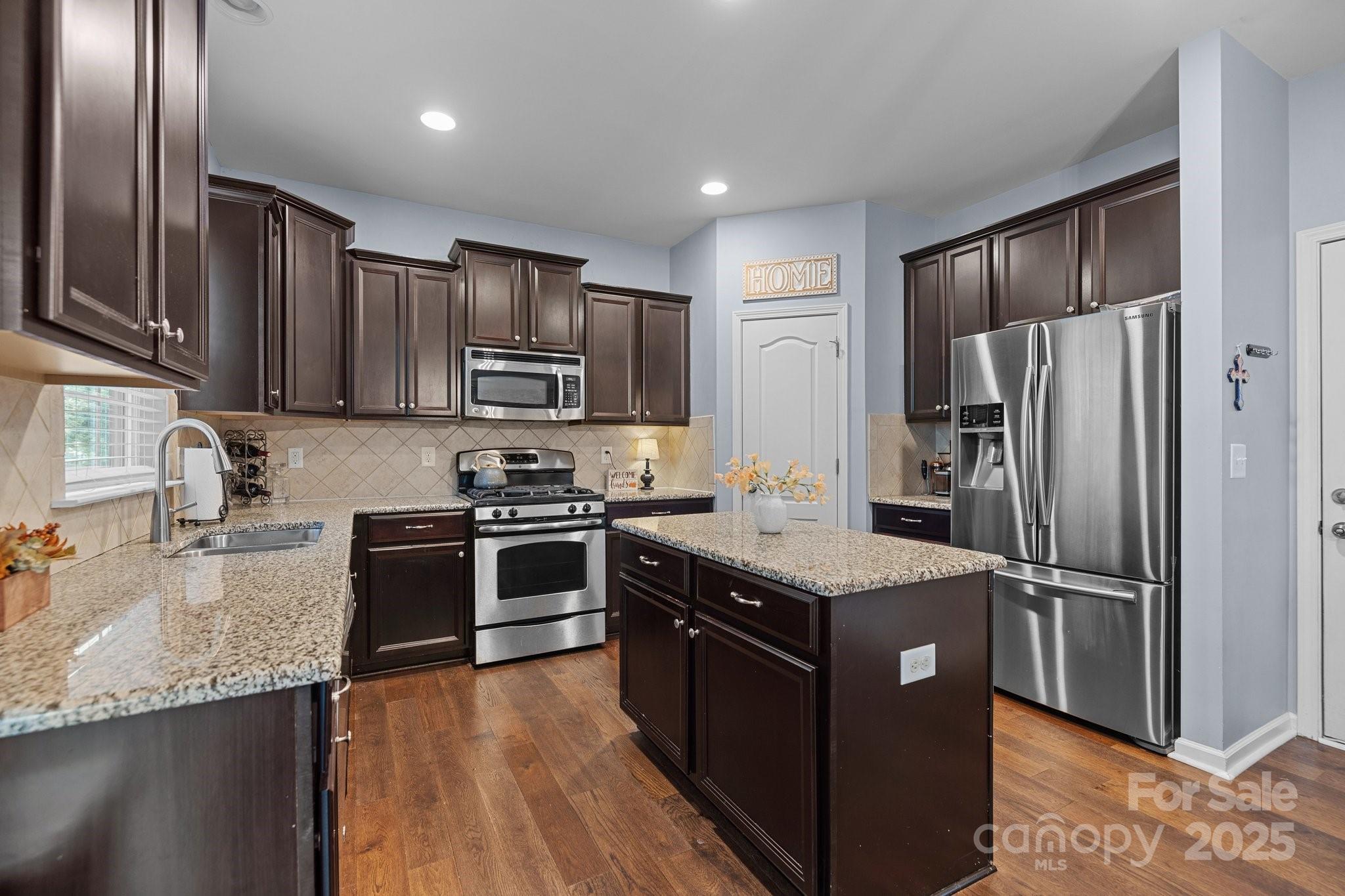 6119 Castlecove Road Charlotte, NC 28278 - Photo 9 of 34 Gallery Image 9
