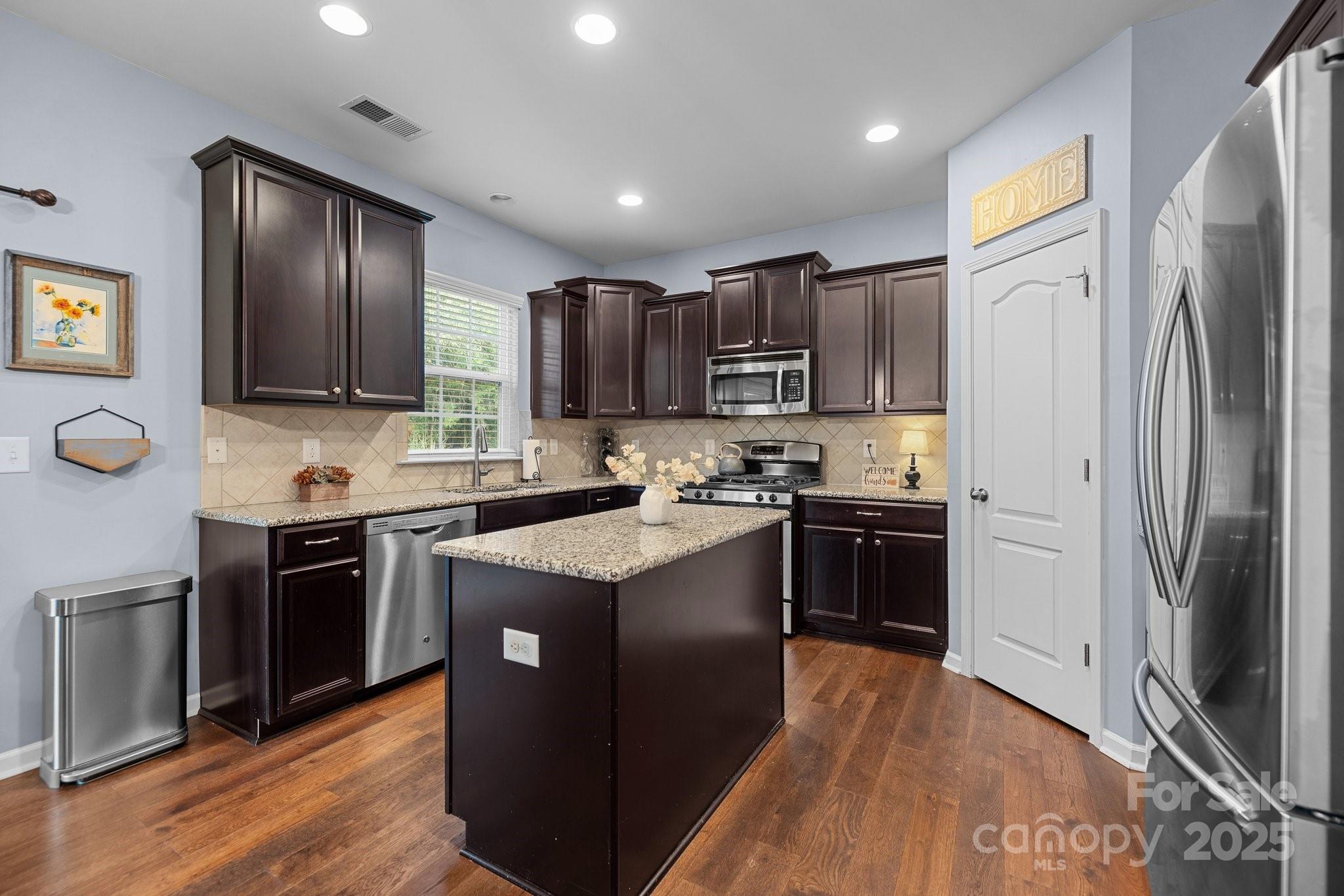 6119 Castlecove Road Charlotte, NC 28278 - Photo 10 of 34 Gallery Image 10