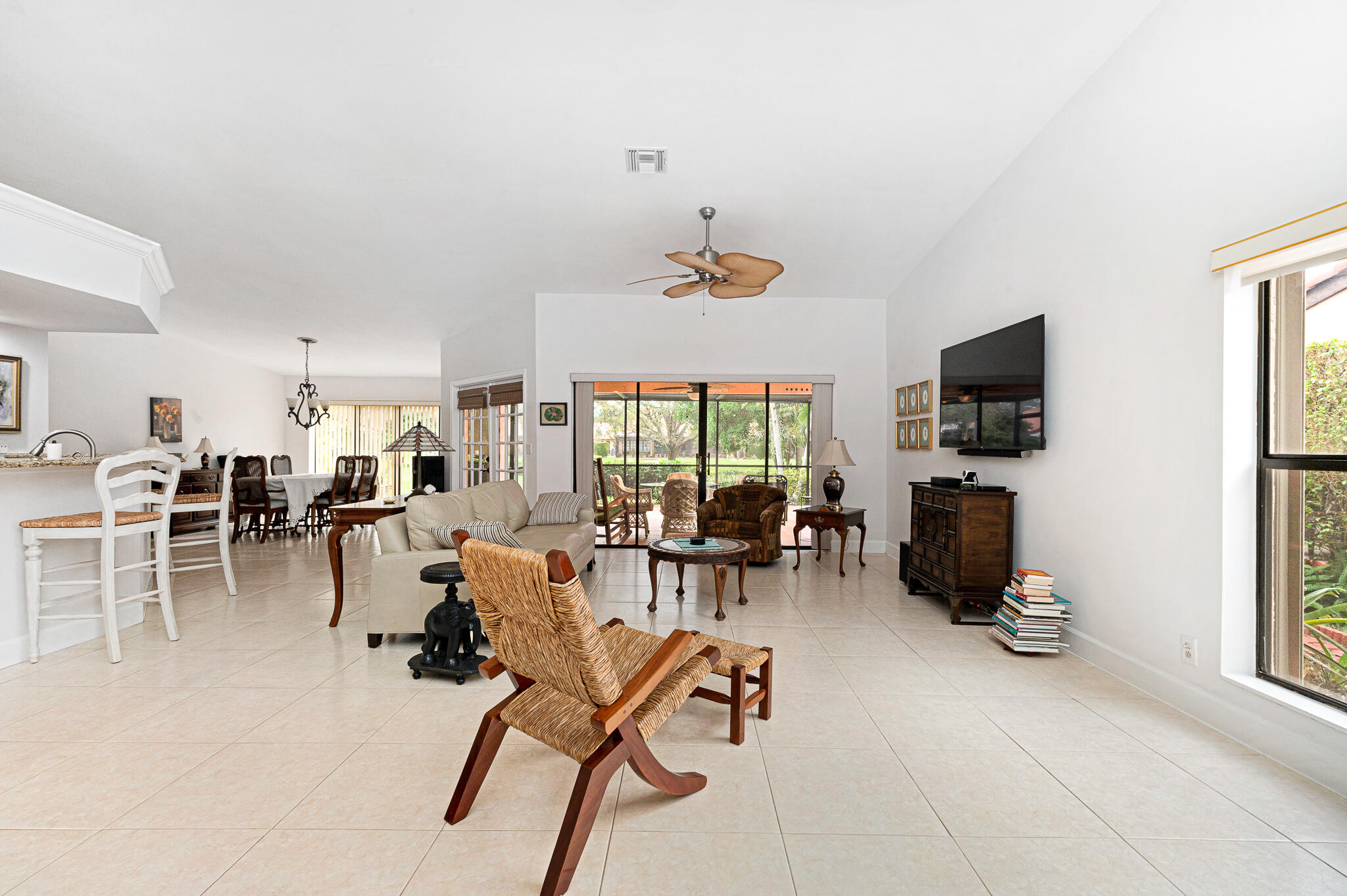 22785 Marbella Circle Boca Raton, FL 33433 - Photo 3 of 24 photo-2