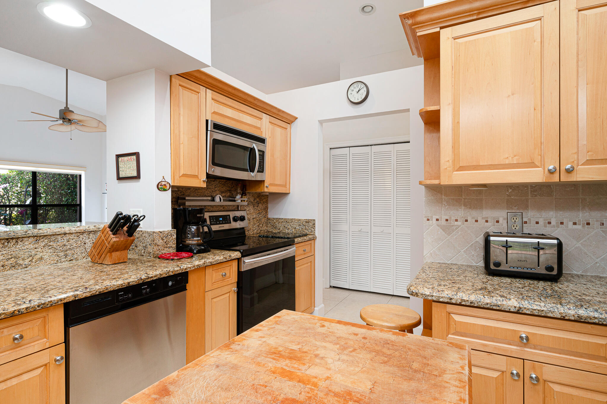 22785 Marbella Circle Boca Raton, FL 33433 - Photo 8 of 24 photo-7