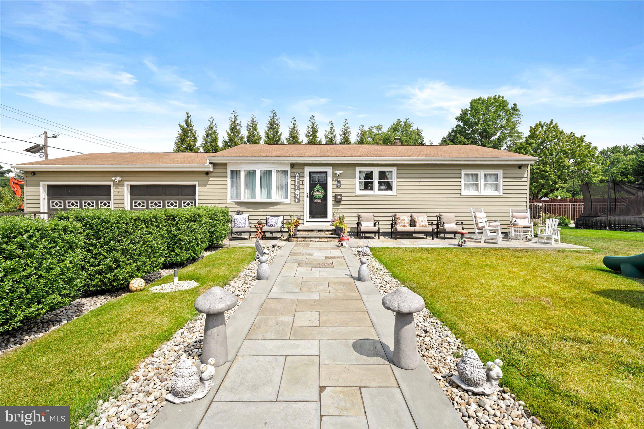 1 Stoneham Road Ewing, NJ 08638 - Photo 2 of 37 Gallery Image 2