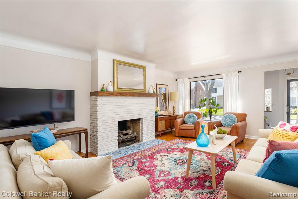 414 Lothrop Road Grosse Pointe Farms, MI 48236 - Photo 5 of 36