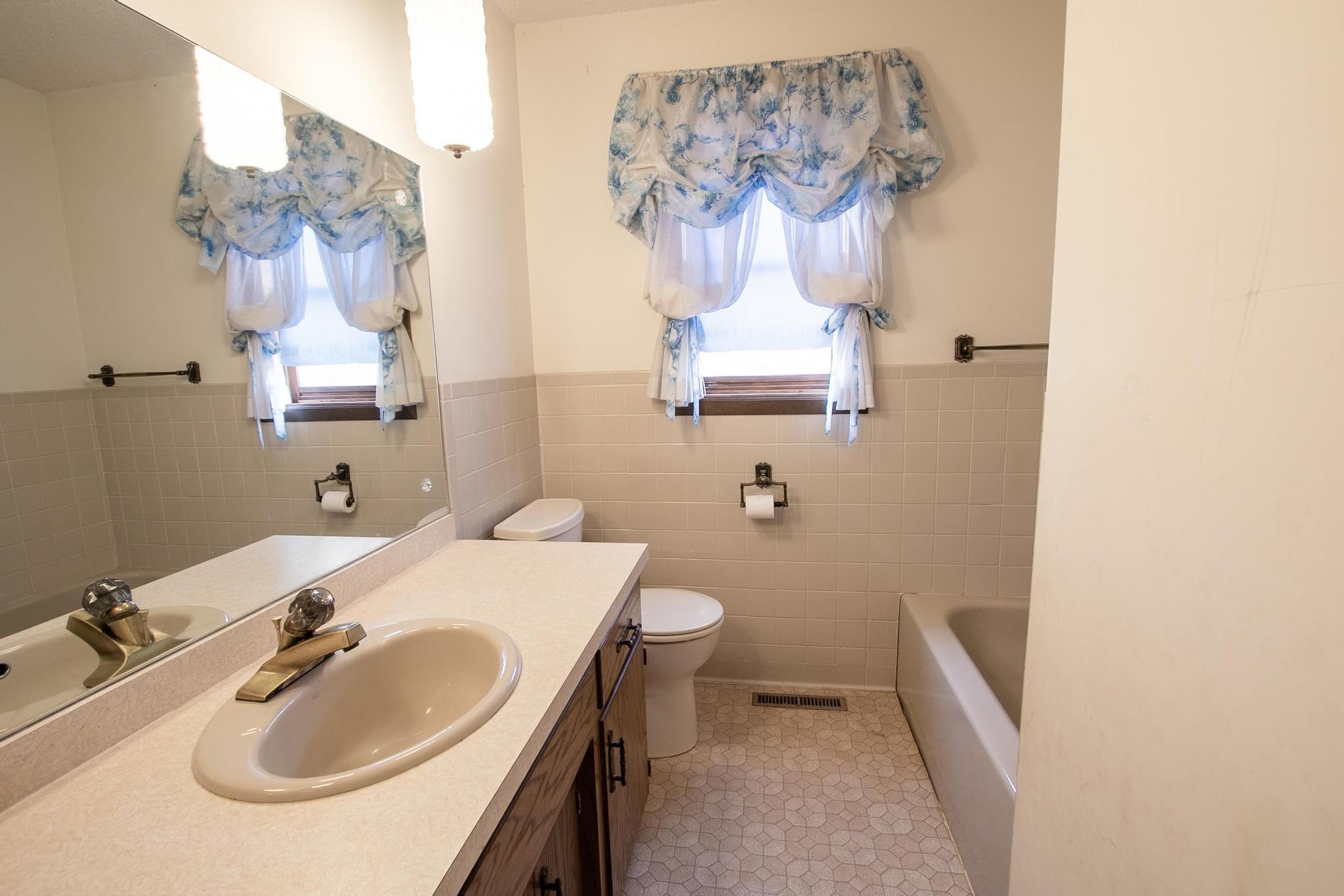 131 North Johnson Elbing, KS 67041 - Photo 18 of 31