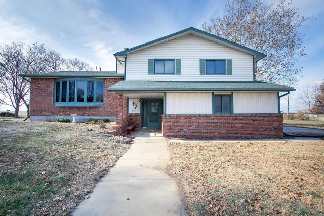 $220,000 | 131 North Johnson, Elbing, KS 67041