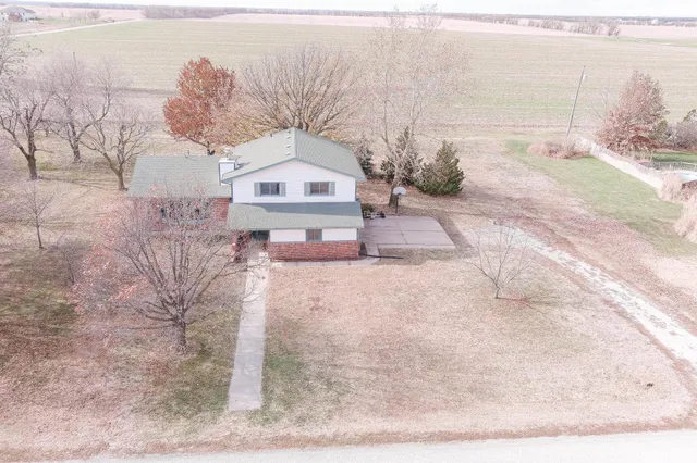$220,000 | 131 North Johnson, Elbing, KS 67041