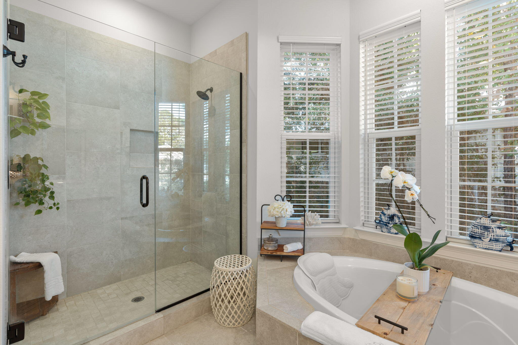 78 Grizzly Street Freeport, FL 32439 - Photo 33 of 65 a bathroom with a granite countertop tub shower and window