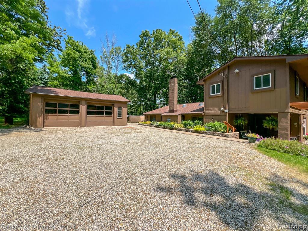 4370 Maybee Road Lake Orion, MI 48359 - Photo 2 of 53