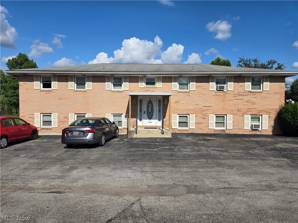 860 Mathews Road Youngstown, OH 44512 - Photo 3 of 22 860 Mathews Rd