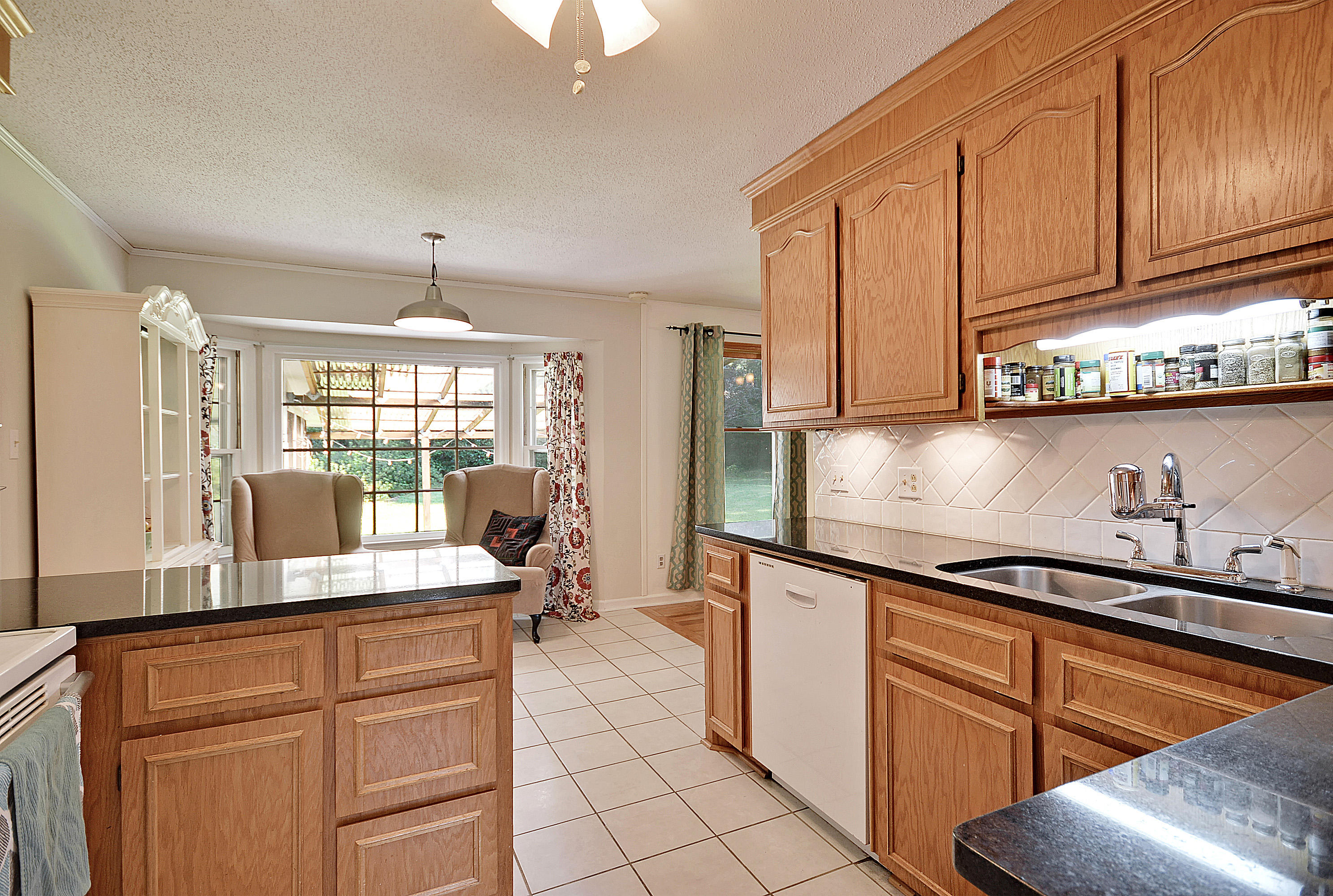 406 Grouse Road Summerville, SC 29485 - Photo 8 of 34 DSC_0092_DSC_0096 copy