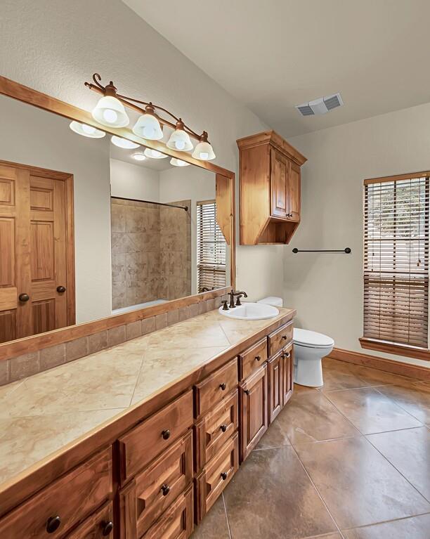 1609 Southern View Lorena, TX 76655 - Photo 24 of 35 Guest bathroom 2