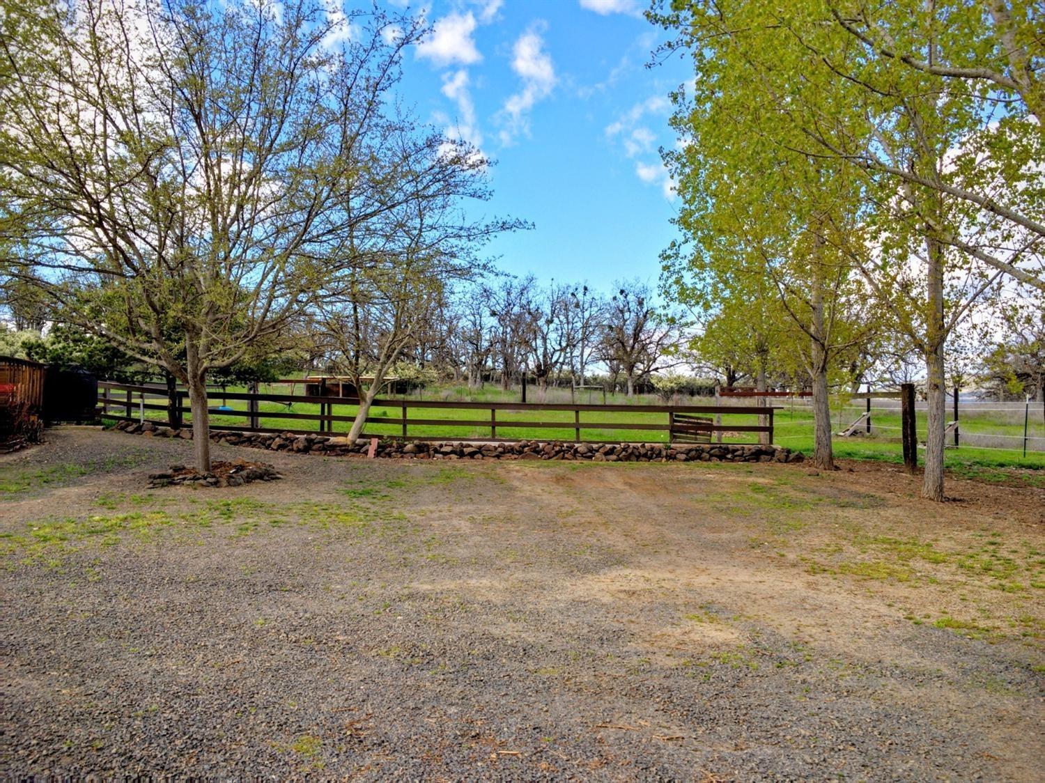 1753 Eagle Heights Road Eagle Point, OR 97524 - Photo 21 of 29 Ample RV parking
