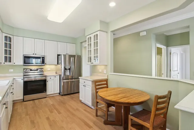 $327,000 | 328 Legacy Court, Grayslake, IL 60030