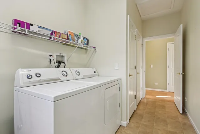 $327,000 | 328 Legacy Court, Grayslake, IL 60030