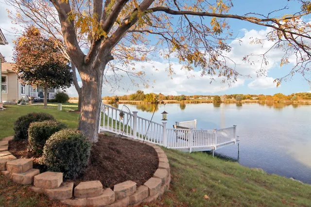 $327,000 | 328 Legacy Court, Grayslake, IL 60030