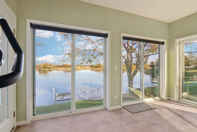 $327,000 | 328 Legacy Court, Grayslake, IL 60030