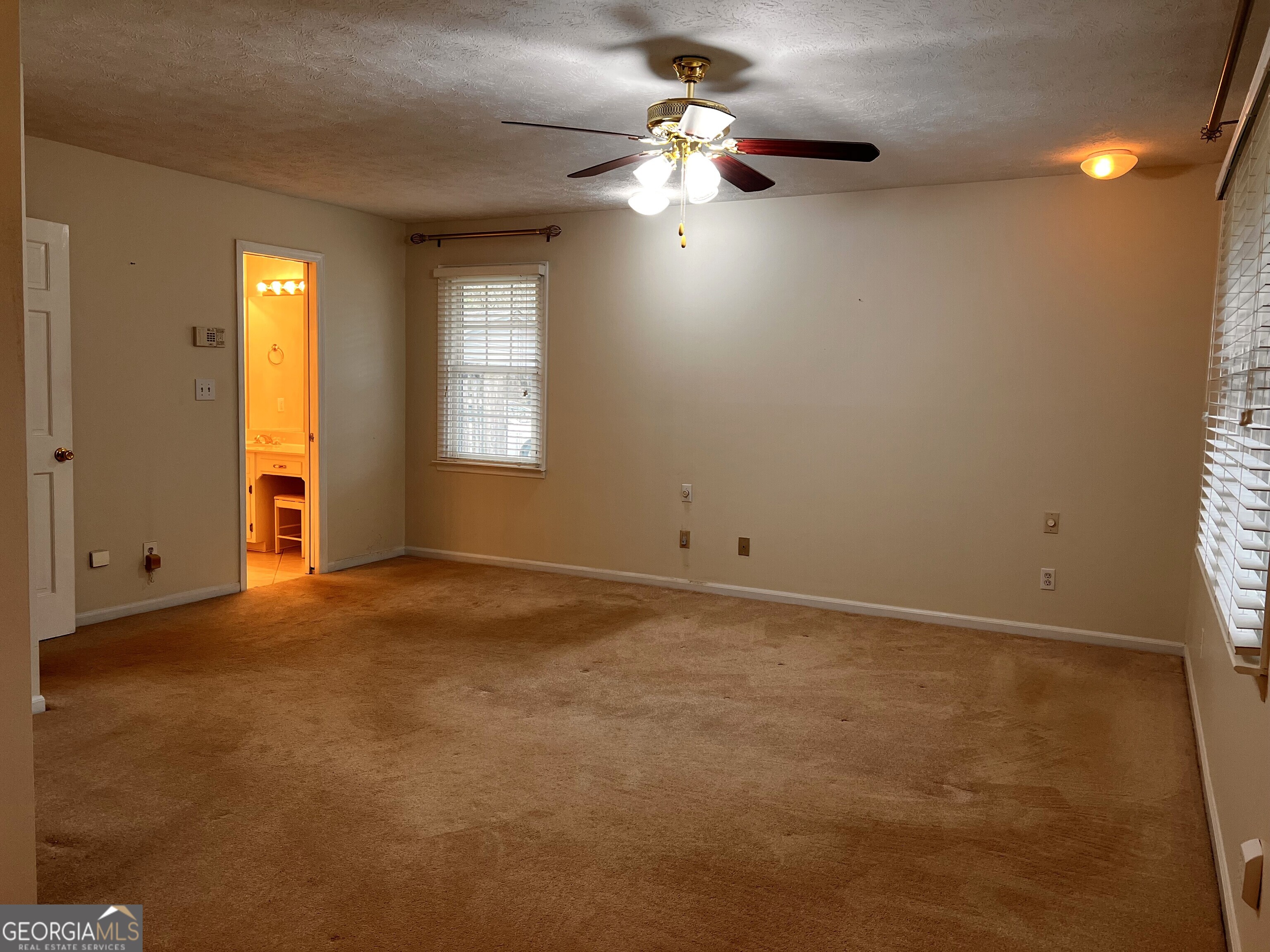 24 North Brooks Road LaGrange, GA 30240 - Photo 33 of 44 an empty room with a window