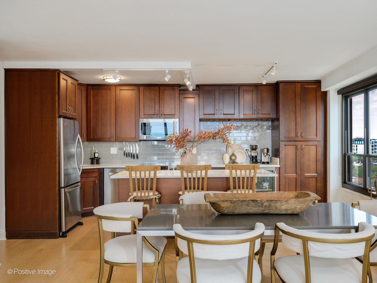 2930 North Sheridan Road, Unit 1107 Chicago, IL 60657 - Photo 8 of 22 Gallery Image 8