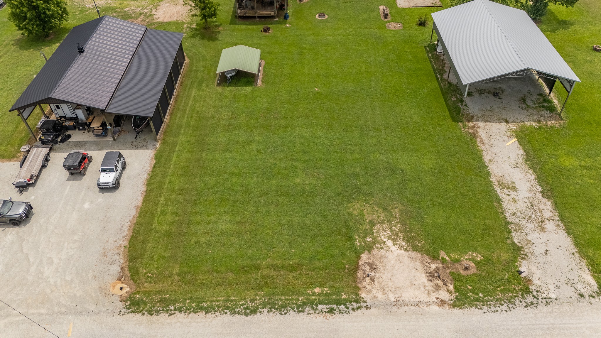 1038 WC PICKETT Road Clifton, TN 38425 - Photo 9 of 22 a view of a back yard of the house