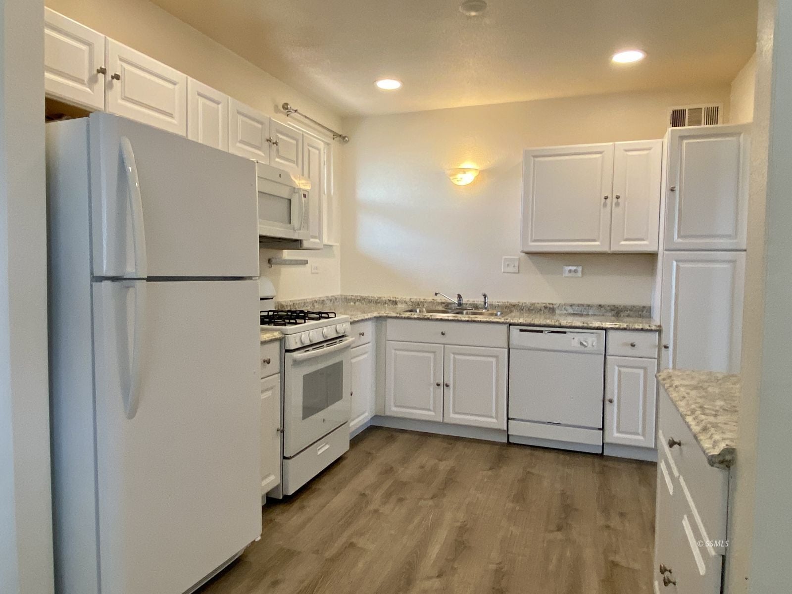113 South Richmond Road Ridgecrest, CA 93555 - Photo 4 of 23 Gallery Image 4