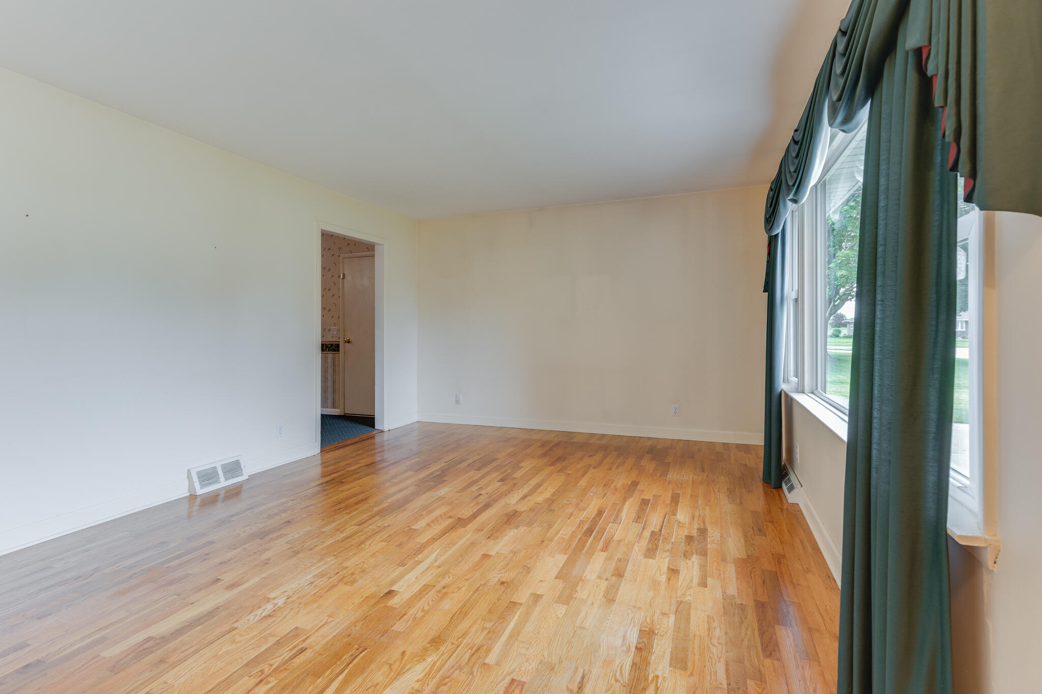 7535 Yorktown Road Lansing, MI 48917 - Photo 17 of 50 Family Room