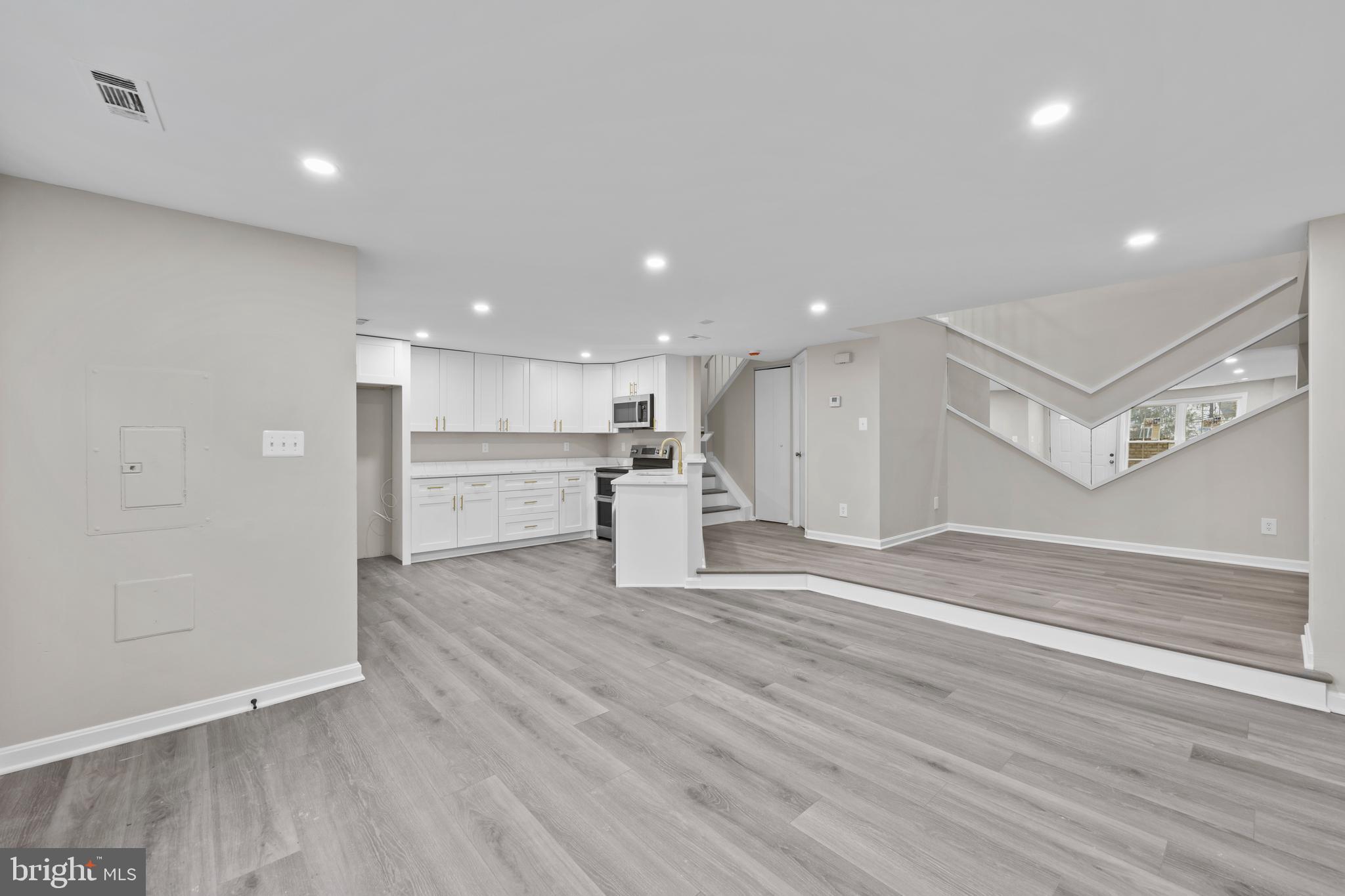8705 Ferrysburg Way Gaithersburg, MD 20886 - Photo 7 of 38 LVP flooring