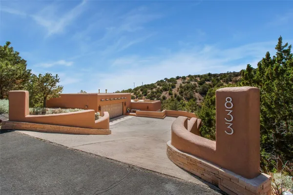 $1,495,000 | 833 Canada Ancha, Santa Fe, NM 87501