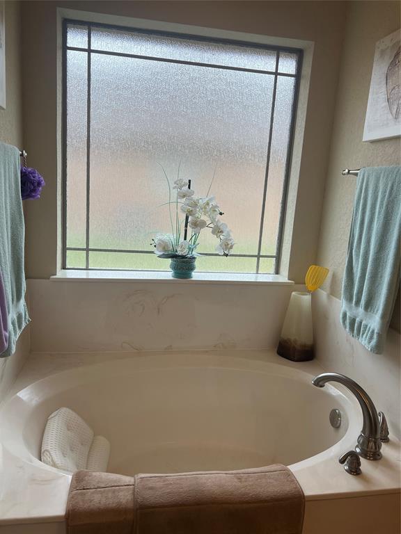 312 McAfee Street Mabank, TX 75147 - Photo 16 of 40 a bathroom with a tub and a sink