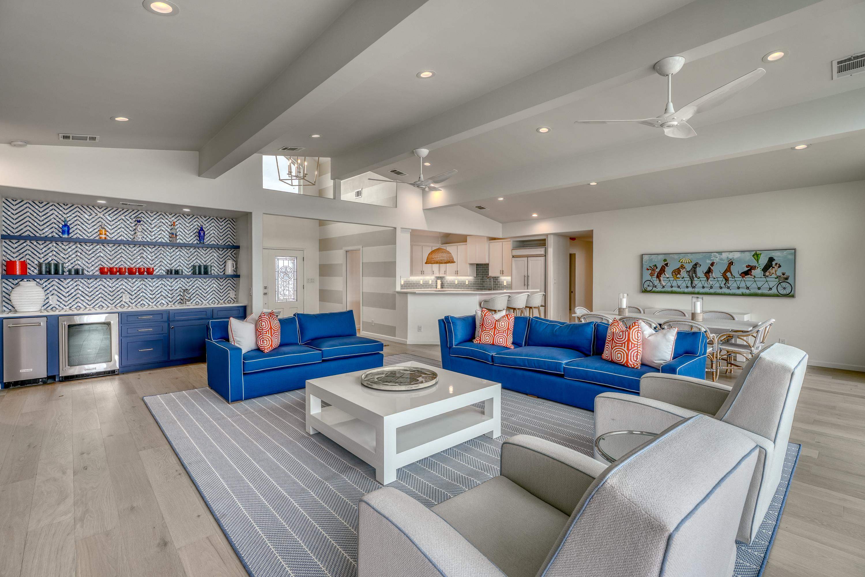 204 Blue Ridge Trail Horseshoe Bay, TX 78657 - Photo 6 of 28 a living room with furniture and kitchen view