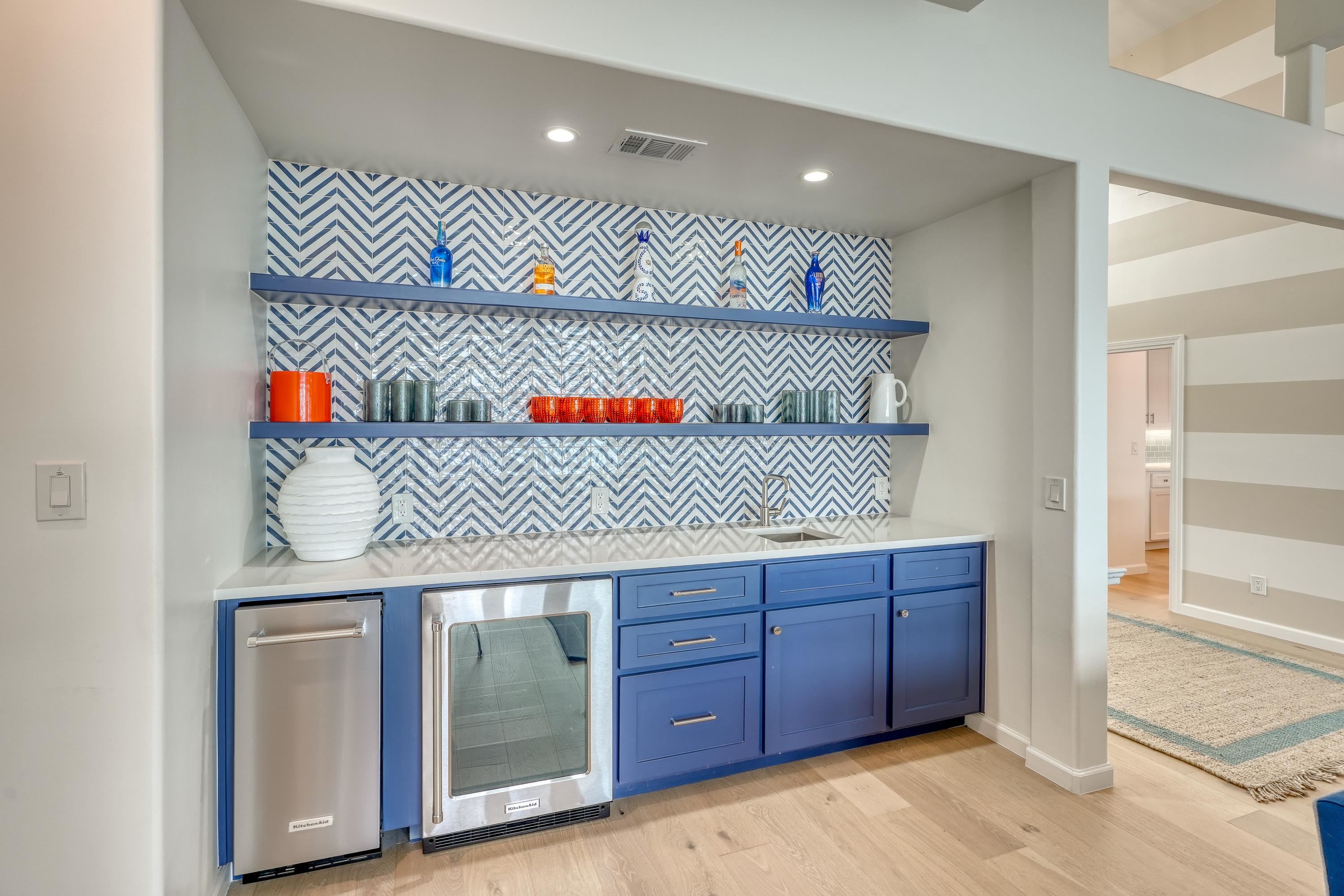 204 Blue Ridge Trail Horseshoe Bay, TX 78657 - Photo 10 of 28 a room with wooden cabinets