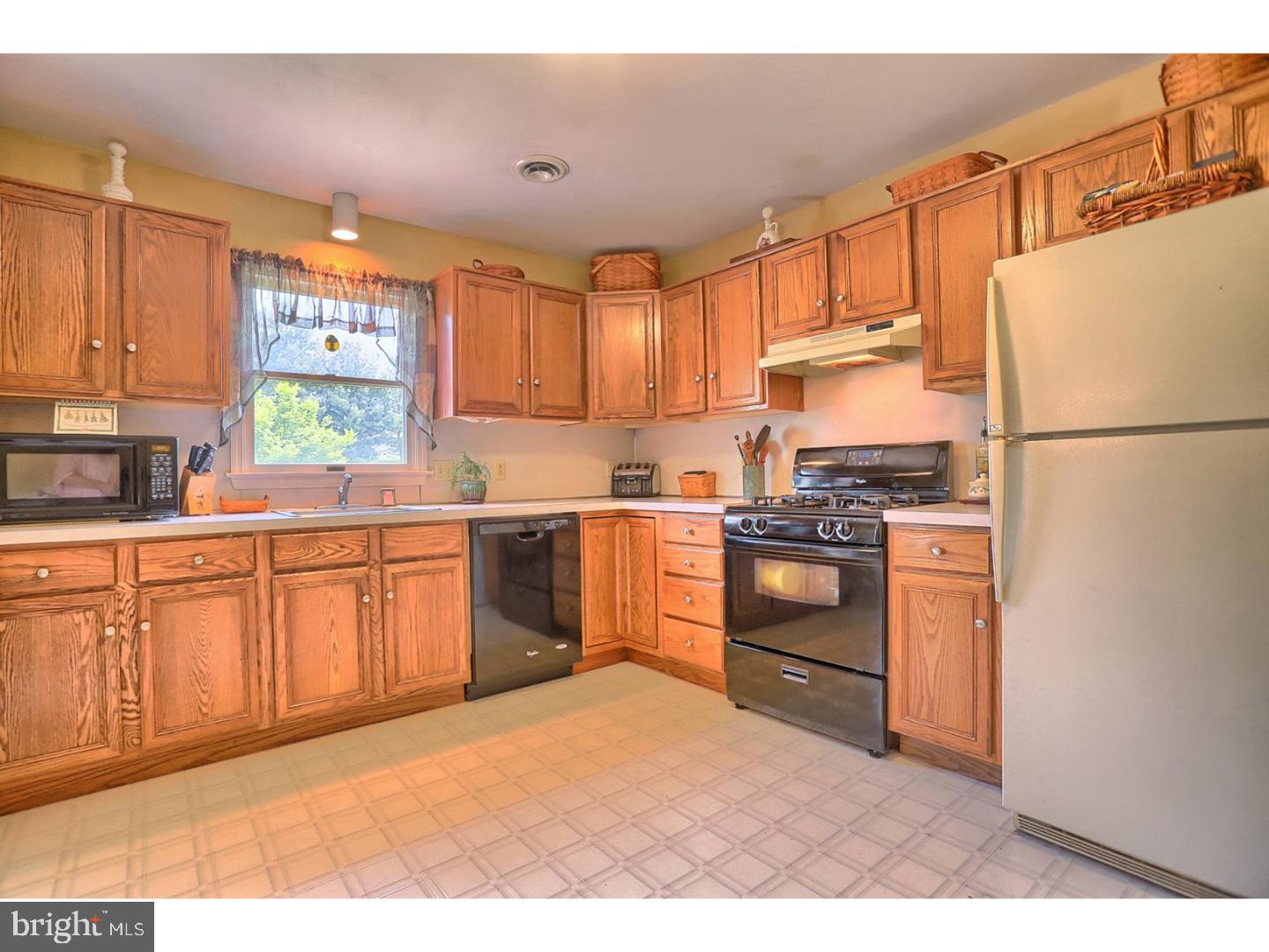 182 South View Road Fleetwood, PA 19522 - Photo 9 of 25 Gallery Image 9