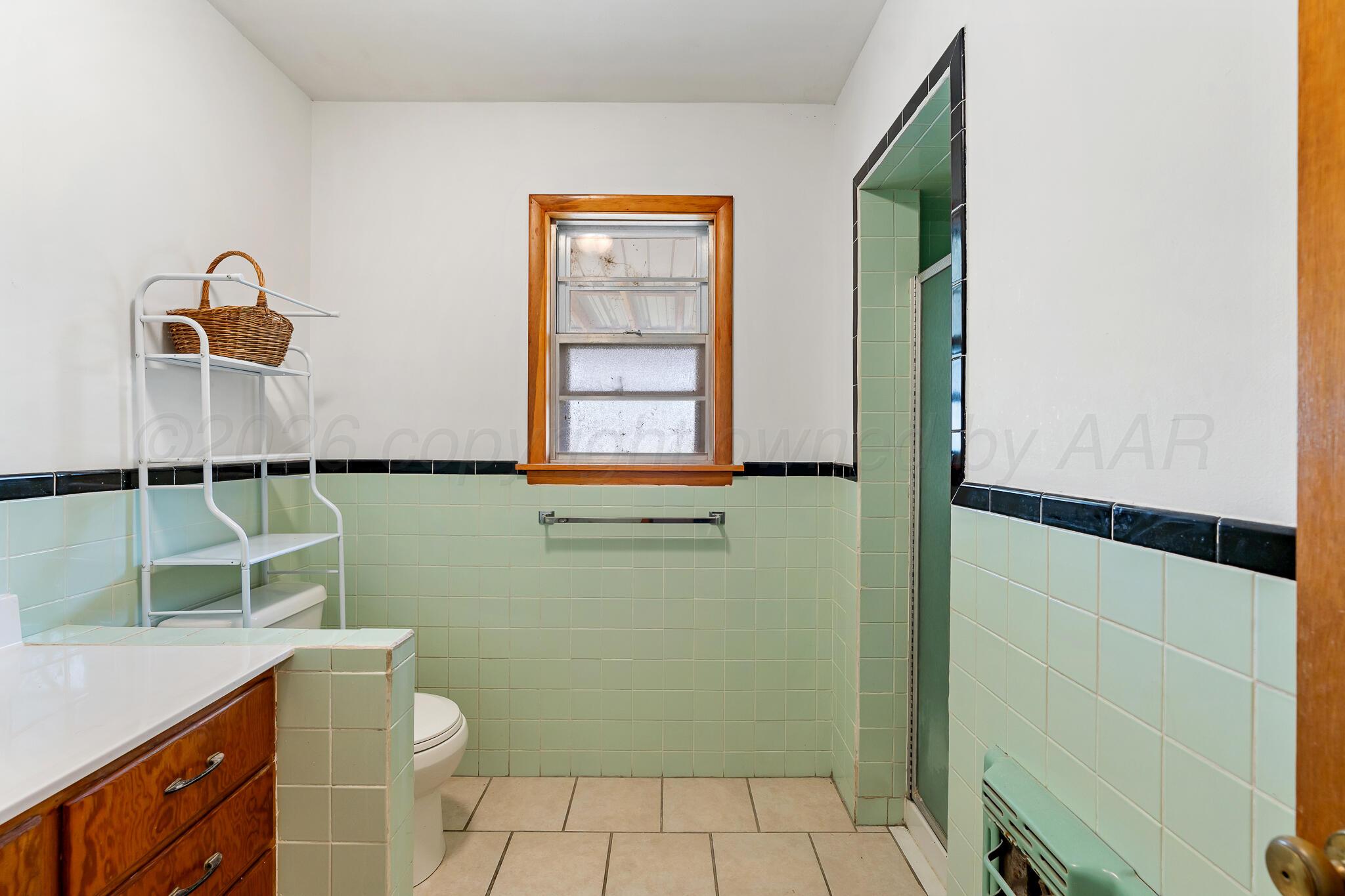 302 Tansy Street Borger, TX 79007 - Photo 14 of 19 Bathroom 2