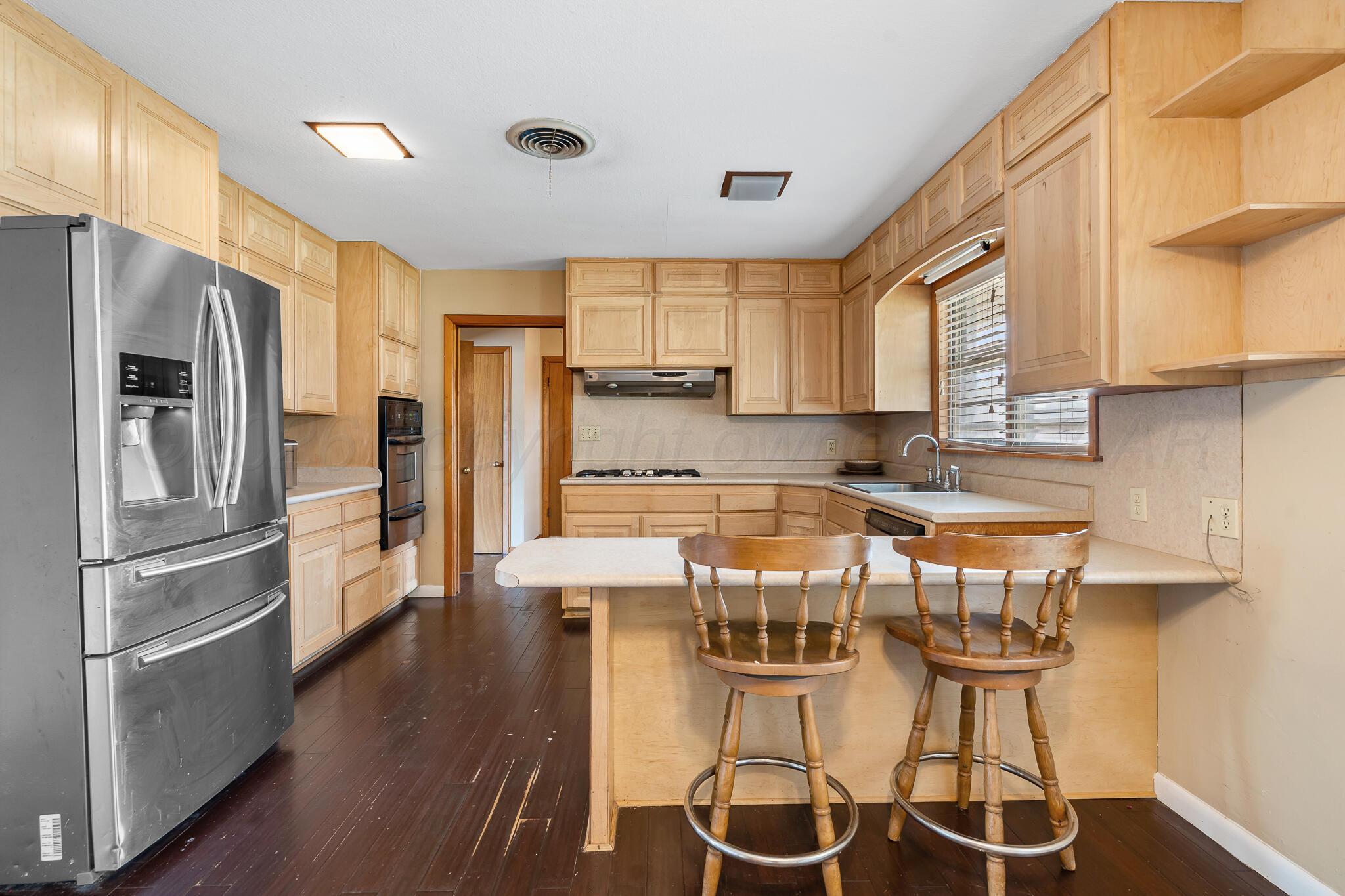 302 Tansy Street Borger, TX 79007 - Photo 7 of 19 Kitchen view 2