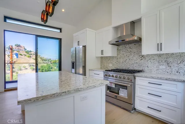 $1,395,000 | 8366 Hillcroft Drive, West Hills, CA 91304