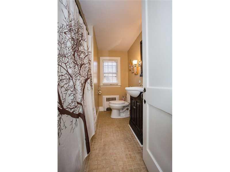 25 Woodcrest Road Cape Elizabeth, ME 04107 - Photo 16 of 32 Bathroom.