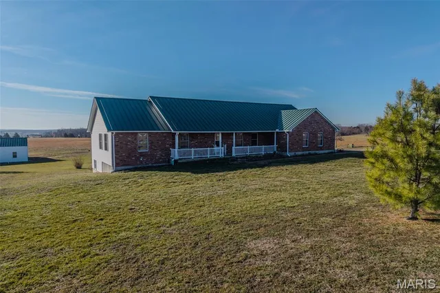 $575,000 | 23598 Falcon Road, Lebanon, MO 65536
