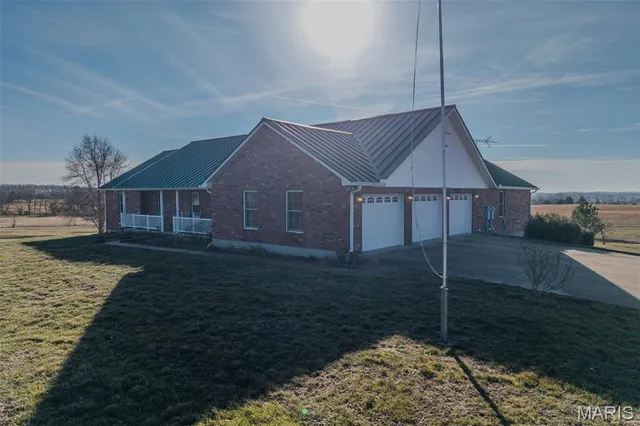 $575,000 | 23598 Falcon Road, Lebanon, MO 65536