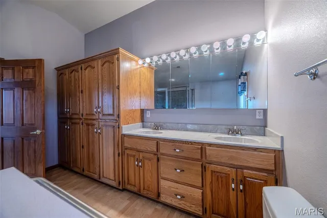 $575,000 | 23598 Falcon Road, Lebanon, MO 65536