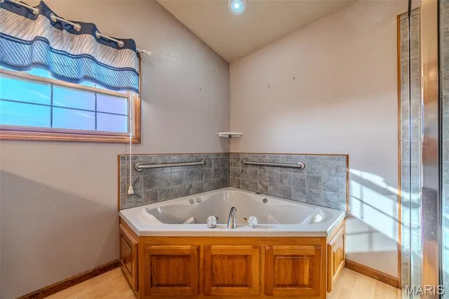 $575,000 | 23598 Falcon Road, Lebanon, MO 65536